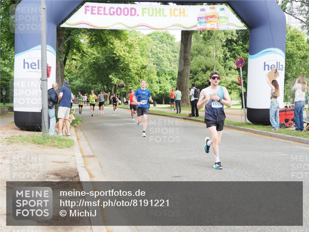 29.06.2025 - hella hamburg halbmarathon MichiJ http://msf.ph/oto/8191221 29.06.2025 10:19:44 Zwischen KM18-KM19 3845, 7186, 9571, 12234, 12308, 15507, 16736, 17197 meine-sportfotos.de