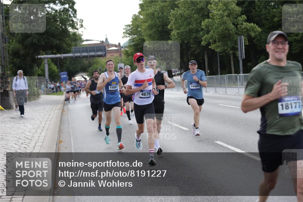 29.06.2025 - hella hamburg halbmarathon Jannik Wohlers http://msf.ph/oto/8191227 29.06.2025 09:45:09 Lombardsbrücke 57, 1707, 1990, 2689, 3043, 4050, 4129, 4679, 4698, 4749, 5070, 5328, 5746, 5826, 6358, 7272, 7389, 7481, 7651, 7723, 8190, 8209, 8883, 9137, 9571, 9634, 10017, 10171, 10876, 11120, 11413, 11857, 12234, 12308, 12691, 12988, 13066, 13618, 14028, 14395, 14466, 14784, 15621, 15826, 15887, 16712, 17151, 17191, 17197, 17802, 18099, 18102, 18177, 18692, 19194, 19202, 19203, 19204 meine-sportfotos.de