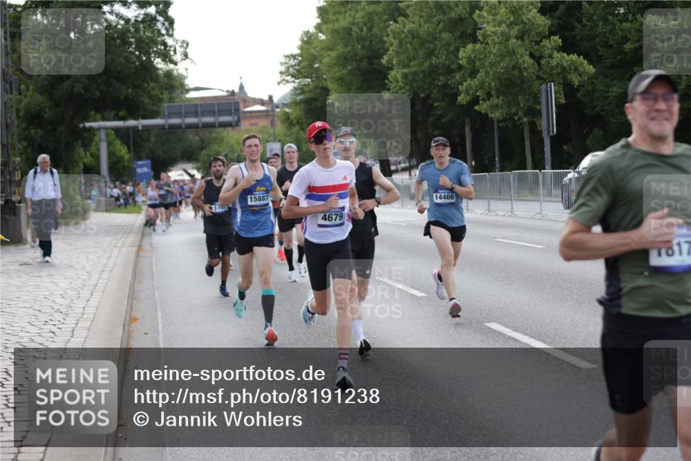 29.06.2025 - hella hamburg halbmarathon Jannik Wohlers http://msf.ph/oto/8191238 29.06.2025 09:45:10 Lombardsbrücke 57, 1707, 1990, 2689, 3043, 4050, 4129, 4679, 4698, 4749, 5070, 5328, 5746, 5826, 6358, 7272, 7389, 7481, 7651, 7723, 8190, 8209, 8883, 9137, 9571, 9634, 10017, 10171, 10876, 11120, 11413, 11857, 12234, 12308, 12691, 12988, 13066, 13618, 14028, 14395, 14466, 14784, 15621, 15826, 15887, 16712, 17151, 17191, 17197, 17802, 18099, 18102, 18177, 18692, 19194, 19202, 19203, 19204 meine-sportfotos.de