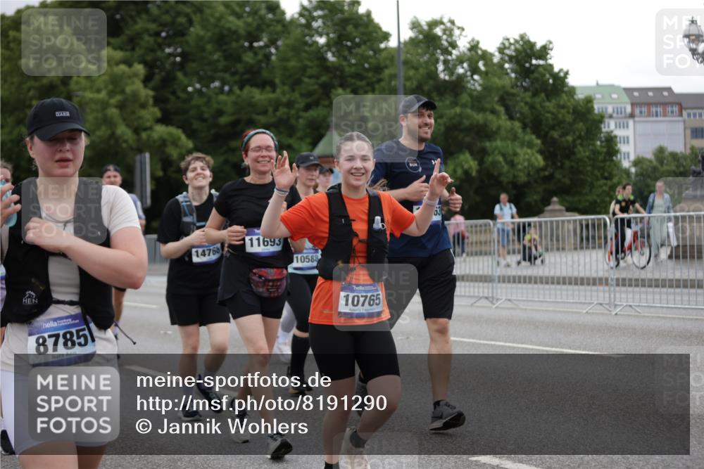 29.06.2025 - hella hamburg halbmarathon Jannik Wohlers http://msf.ph/oto/8191290 29.06.2025 11:13:09 Lombardsbrücke 2093, 2247, 2847, 3317, 3561, 4158, 4214, 4675, 4688, 6006, 6398, 6480, 6505, 6730, 7343, 7719, 8396, 8424, 8426, 8630, 8736, 8737, 8742, 8874, 8951, 8961, 9421, 10134, 10137, 10588, 10765, 10839, 10909, 10948, 11096, 11693, 11723, 11964, 12455, 12804, 12805, 12863, 13217, 13325, 13337, 13696, 14190, 14220, 14254, 14444, 14768, 14781, 14817, 14984, 15449, 16812, 18398, 18783 meine-sportfotos.de