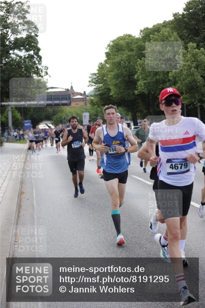 29.06.2025 - hella hamburg halbmarathon Jannik Wohlers http://msf.ph/oto/8191295 29.06.2025 09:45:11 Lombardsbrücke 57, 1707, 1990, 2689, 3043, 4129, 4679, 4698, 4749, 5328, 5746, 5826, 6358, 7389, 7481, 7651, 7723, 8190, 8209, 8883, 9571, 9634, 10017, 10876, 11120, 11413, 11857, 12234, 12308, 12691, 12988, 13066, 13618, 14028, 14395, 14466, 14784, 15621, 15826, 15887, 16712, 17151, 17191, 17197, 17802, 18099, 18102, 18177, 19202, 19203 meine-sportfotos.de