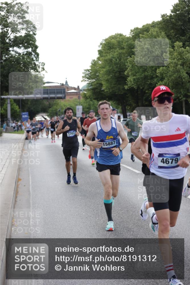 29.06.2025 - hella hamburg halbmarathon Jannik Wohlers http://msf.ph/oto/8191312 29.06.2025 09:45:11 Lombardsbrücke 57, 1707, 1990, 2689, 3043, 4129, 4679, 4698, 4749, 5328, 5746, 5826, 6358, 7389, 7481, 7651, 7723, 8190, 8209, 8883, 9571, 9634, 10017, 10876, 11120, 11413, 11857, 12234, 12308, 12691, 12988, 13066, 13618, 14028, 14395, 14466, 14784, 15621, 15826, 15887, 16712, 17151, 17191, 17197, 17802, 18099, 18102, 18177, 19202, 19203 meine-sportfotos.de