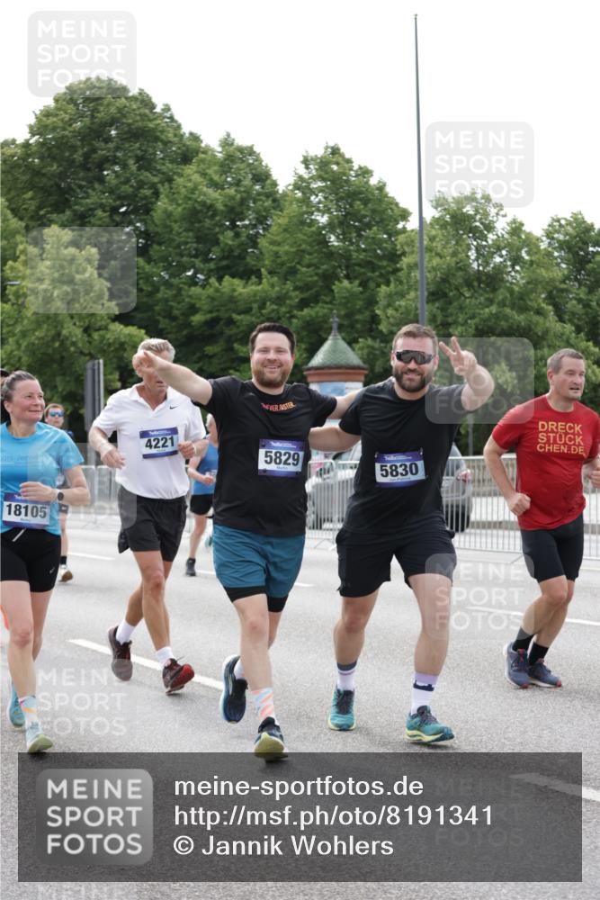 29.06.2025 - hella hamburg halbmarathon Jannik Wohlers http://msf.ph/oto/8191341 29.06.2025 10:24:14 Lombardsbrücke 1352, 1395, 2280, 2944, 3053, 3099, 3113, 3132, 3421, 3786, 4111, 4221, 5138, 5829, 5830, 6261, 6570, 10907, 11651, 11816, 11817, 12070, 12303, 13111, 13113, 13380, 13638, 14143, 14898, 15796, 15975, 17535, 18105, 19080 meine-sportfotos.de