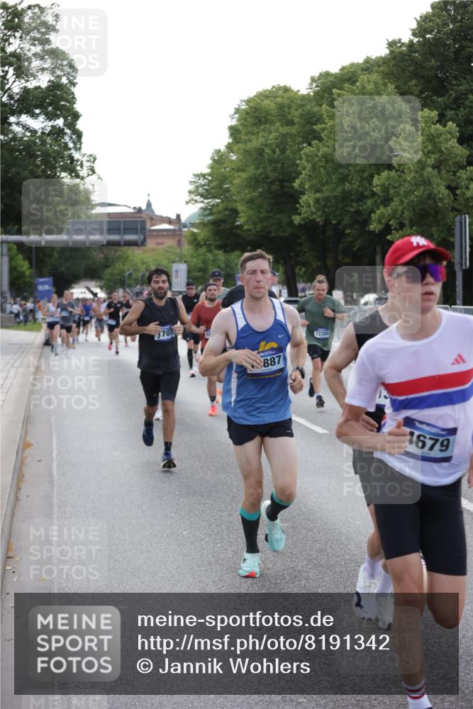 29.06.2025 - hella hamburg halbmarathon Jannik Wohlers http://msf.ph/oto/8191342 29.06.2025 09:45:11 Lombardsbrücke 57, 1707, 1990, 2689, 3043, 4129, 4679, 4698, 4749, 5328, 5746, 5826, 6358, 7389, 7481, 7651, 7723, 8190, 8209, 8883, 9571, 9634, 10017, 10876, 11120, 11413, 11857, 12234, 12308, 12691, 12988, 13066, 13618, 14028, 14395, 14466, 14784, 15621, 15826, 15887, 16712, 17151, 17191, 17197, 17802, 18099, 18102, 18177, 19202, 19203 meine-sportfotos.de