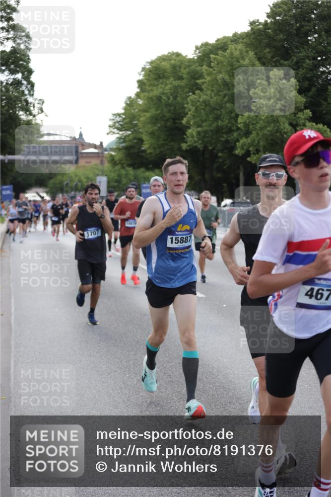 29.06.2025 - hella hamburg halbmarathon Jannik Wohlers http://msf.ph/oto/8191376 29.06.2025 09:45:11 Lombardsbrücke 57, 1707, 1990, 2689, 3043, 4129, 4679, 4698, 4749, 5328, 5746, 5826, 6358, 7389, 7481, 7651, 7723, 8190, 8209, 8883, 9571, 9634, 10017, 10876, 11120, 11413, 11857, 12234, 12308, 12691, 12988, 13066, 13618, 14028, 14395, 14466, 14784, 15621, 15826, 15887, 16712, 17151, 17191, 17197, 17802, 18099, 18102, 18177, 19202, 19203 meine-sportfotos.de