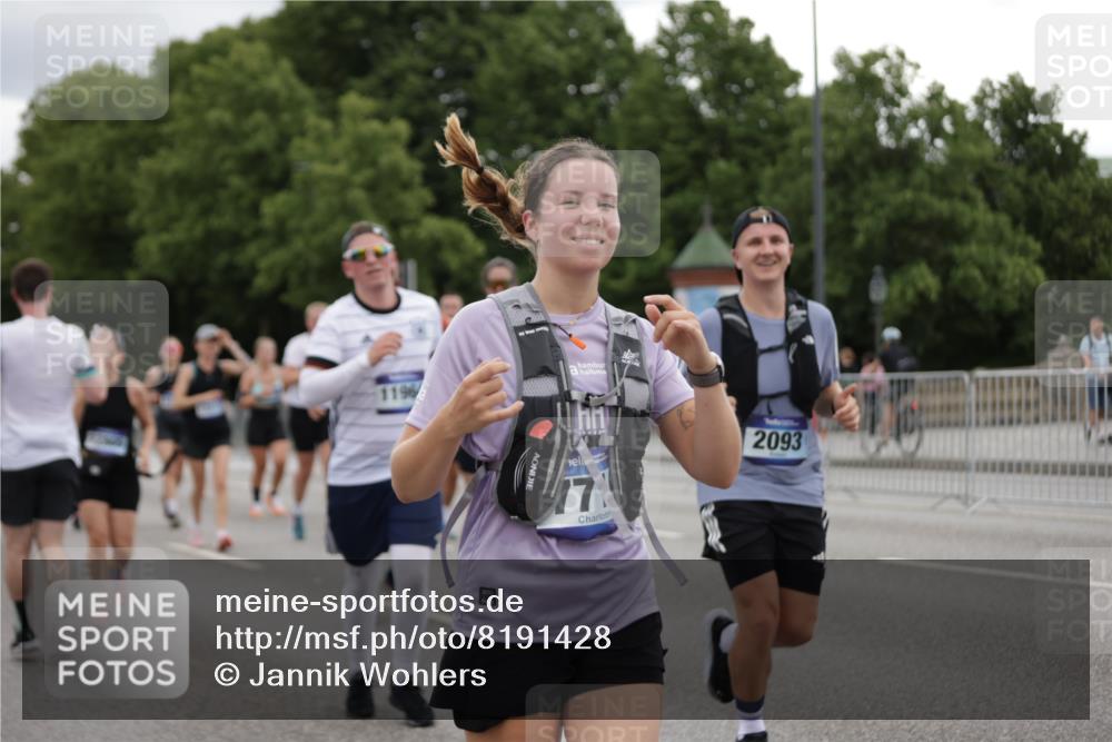 29.06.2025 - hella hamburg halbmarathon Jannik Wohlers http://msf.ph/oto/8191428 29.06.2025 11:13:11 Lombardsbrücke 2093, 2847, 3317, 3561, 4158, 4214, 5591, 5592, 6006, 6480, 6505, 6730, 7343, 7719, 8179, 8396, 8424, 8426, 8630, 8736, 8737, 8742, 8874, 8951, 8961, 9421, 10134, 10137, 10588, 10765, 10839, 10909, 10948, 11096, 11215, 11693, 11723, 11964, 12455, 12804, 12805, 12863, 13217, 13325, 13337, 13696, 14190, 14220, 14254, 14444, 14768, 14781, 14817, 14984, 15449, 15485, 15522, 16812, 18398, 18783 meine-sportfotos.de