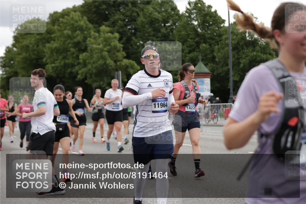 29.06.2025 - hella hamburg halbmarathon Jannik Wohlers http://msf.ph/oto/8191464 29.06.2025 11:13:12 Lombardsbrücke 2093, 2847, 3317, 3561, 4158, 4214, 5591, 5592, 6006, 6480, 6505, 6730, 7343, 8179, 8396, 8424, 8426, 8630, 8736, 8737, 8742, 8951, 8961, 9421, 10134, 10137, 10588, 10765, 10839, 10909, 10948, 11096, 11215, 11693, 11723, 11964, 12455, 12804, 12805, 12863, 13217, 13325, 13337, 13696, 14190, 14220, 14254, 14444, 14768, 14781, 14817, 14984, 15449, 15485, 15522, 16812, 18398, 18783 meine-sportfotos.de