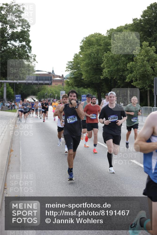 29.06.2025 - hella hamburg halbmarathon Jannik Wohlers http://msf.ph/oto/8191467 29.06.2025 09:45:12 Lombardsbrücke 57, 1707, 1990, 2689, 3043, 4129, 4679, 4698, 4749, 5328, 5826, 6358, 7389, 7481, 7651, 8190, 9571, 9634, 10017, 10876, 11120, 11857, 12234, 12308, 12691, 12988, 13066, 13618, 14028, 14395, 14466, 14784, 15826, 15887, 16712, 17151, 17191, 17197, 17802, 18099, 18102, 18177 meine-sportfotos.de