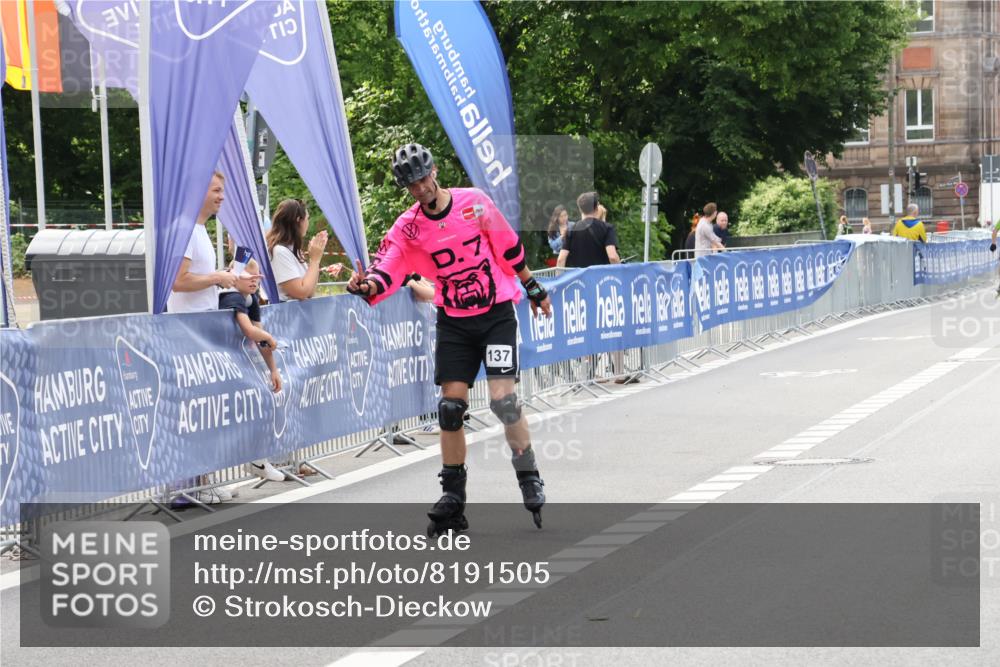 29.06.2025 - hella hamburg halbmarathon Strokosch-Dieckow http://msf.ph/oto/8191505 29.06.2025 09:32:55 Ziel 20137 meine-sportfotos.de