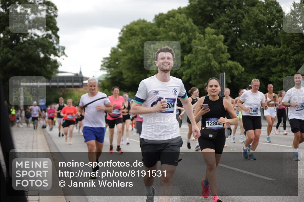 29.06.2025 - hella hamburg halbmarathon Jannik Wohlers http://msf.ph/oto/8191531 29.06.2025 11:13:13 Lombardsbrücke 2093, 2847, 3317, 3561, 4158, 4214, 5591, 5592, 6006, 6480, 6505, 6730, 7343, 8179, 8396, 8424, 8630, 8736, 8737, 8951, 8961, 9421, 10134, 10137, 10588, 10765, 10839, 10909, 10948, 11096, 11215, 11723, 11964, 12455, 12804, 12805, 12863, 13217, 13325, 13337, 13696, 14190, 14220, 14254, 14444, 14768, 14781, 14817, 14984, 15449, 15485, 15522, 16812, 18398, 18783 meine-sportfotos.de