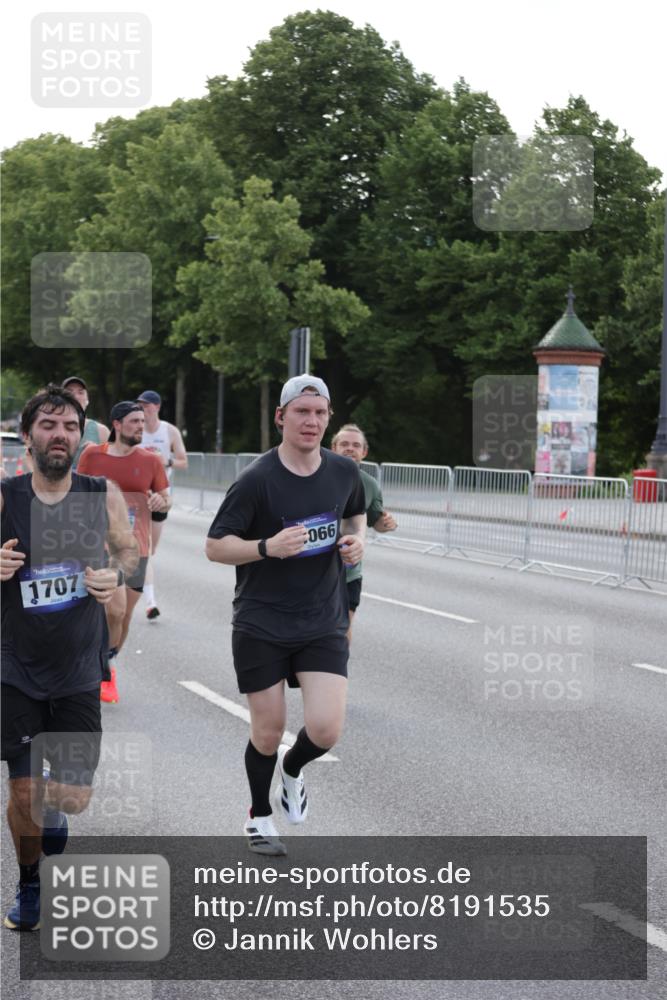 29.06.2025 - hella hamburg halbmarathon Jannik Wohlers http://msf.ph/oto/8191535 29.06.2025 09:45:13 Lombardsbrücke 57, 1707, 2689, 4129, 4679, 4698, 4749, 5826, 6358, 7389, 7481, 8190, 9571, 9634, 10017, 10876, 11120, 11857, 12234, 12308, 12691, 12988, 13066, 13618, 14028, 14395, 14466, 14622, 14784, 15826, 15887, 16712, 16724, 16755, 17151, 17191, 17197, 17802, 18099, 18177 meine-sportfotos.de
