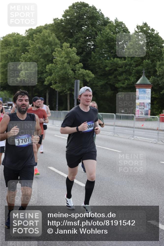 29.06.2025 - hella hamburg halbmarathon Jannik Wohlers http://msf.ph/oto/8191542 29.06.2025 09:45:13 Lombardsbrücke 57, 1707, 2689, 4129, 4679, 4698, 4749, 5826, 6358, 7389, 7481, 8190, 9571, 9634, 10017, 10876, 11120, 11857, 12234, 12308, 12691, 12988, 13066, 13618, 14028, 14395, 14466, 14622, 14784, 15826, 15887, 16712, 16724, 16755, 17151, 17191, 17197, 17802, 18099, 18177 meine-sportfotos.de
