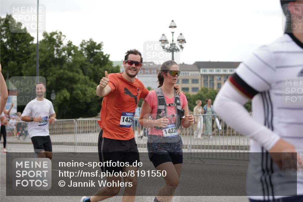 29.06.2025 - hella hamburg halbmarathon Jannik Wohlers http://msf.ph/oto/8191550 29.06.2025 11:13:14 Lombardsbrücke 2093, 2847, 3317, 3561, 4780, 5591, 5592, 6006, 6480, 6505, 6730, 7343, 8179, 8396, 8424, 8630, 8736, 8737, 8951, 8961, 9421, 10134, 10137, 10588, 10765, 10909, 11096, 11215, 11964, 12455, 12804, 12805, 12863, 13217, 13325, 13337, 13696, 13763, 14190, 14220, 14254, 14444, 14768, 14781, 14817, 14984, 15449, 15485, 15522, 16812, 18398, 18783 meine-sportfotos.de