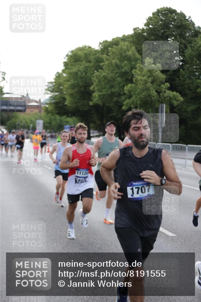 29.06.2025 - hella hamburg halbmarathon Jannik Wohlers http://msf.ph/oto/8191555 29.06.2025 09:45:13 Lombardsbrücke 57, 1707, 2689, 4129, 4679, 4698, 4749, 5826, 6358, 7389, 7481, 8190, 9571, 9634, 10017, 10876, 11120, 11857, 12234, 12308, 12691, 12988, 13066, 13618, 14028, 14395, 14466, 14622, 14784, 15826, 15887, 16712, 16724, 16755, 17151, 17191, 17197, 17802, 18099, 18177 meine-sportfotos.de