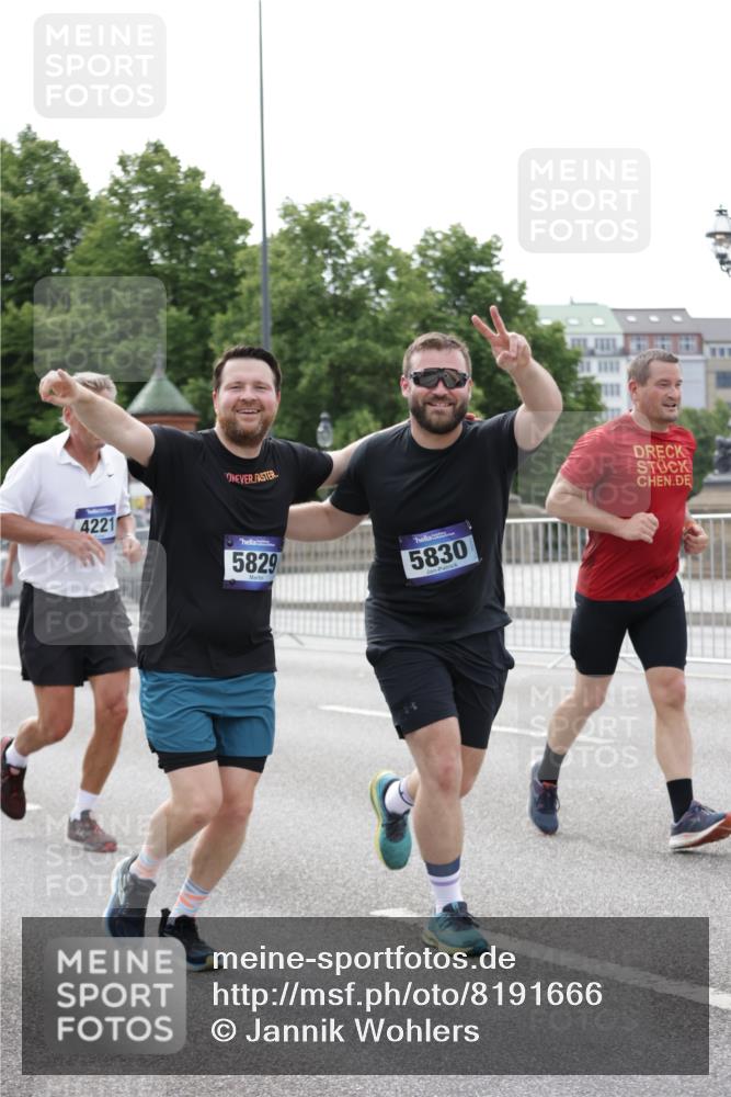 29.06.2025 - hella hamburg halbmarathon Jannik Wohlers http://msf.ph/oto/8191666 29.06.2025 10:24:14 Lombardsbrücke 1352, 1395, 2280, 2944, 3053, 3099, 3113, 3132, 3421, 3786, 4111, 4221, 5138, 5829, 5830, 6261, 6570, 10907, 11651, 11816, 11817, 12070, 12303, 13111, 13113, 13380, 13638, 14143, 14898, 15796, 15975, 17535, 18105, 19080 meine-sportfotos.de