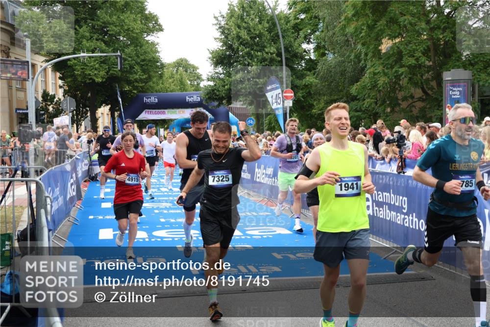 29.06.2025 - hella hamburg halbmarathon Zöllner http://msf.ph/oto/8191745 29.06.2025 10:44:55 Ziel 1941, 2098, 2890, 3004, 3098, 3785, 4425, 4915, 7056, 7167, 7325, 9030, 9720, 12161, 16834, 17382, 17406, 18631, 19207, 19210 meine-sportfotos.de