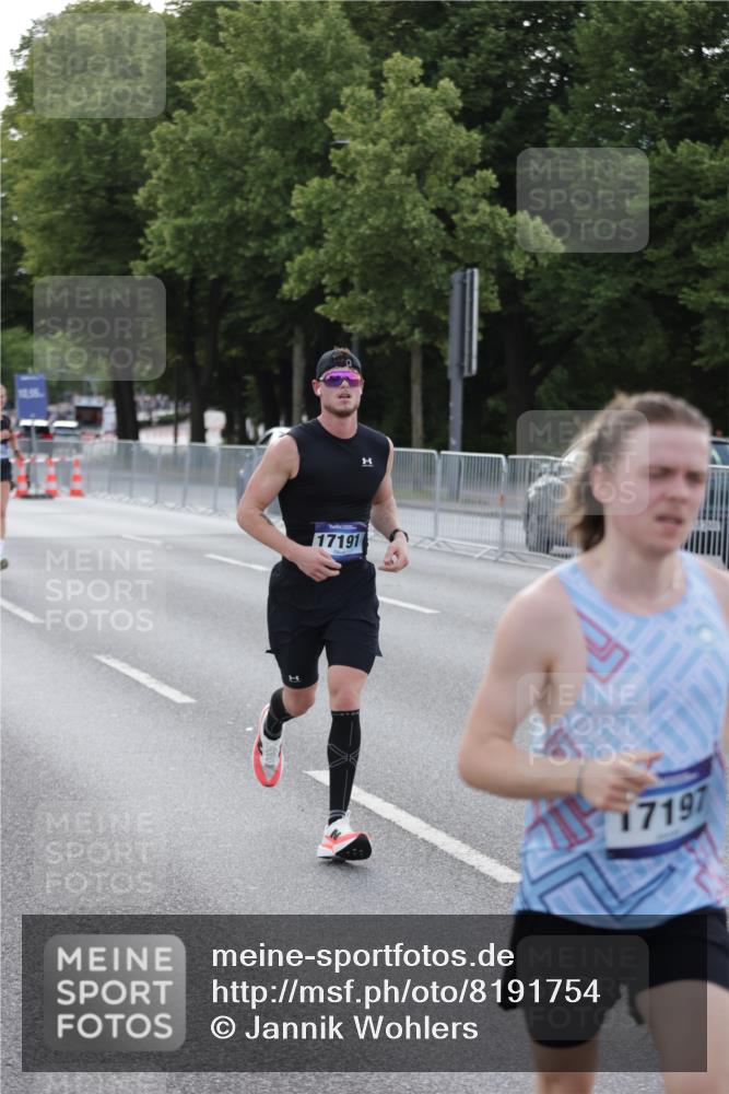 29.06.2025 - hella hamburg halbmarathon Jannik Wohlers http://msf.ph/oto/8191754 29.06.2025 09:45:15 Lombardsbrücke 57, 1686, 1707, 2689, 4129, 4679, 4698, 4749, 5550, 6358, 7389, 7965, 8190, 9571, 9634, 10017, 10876, 11120, 12308, 12691, 12988, 13066, 13618, 14028, 14395, 14466, 14622, 14784, 15826, 15887, 16712, 16724, 16755, 17151, 17191, 17197, 17802, 18099, 18177 meine-sportfotos.de