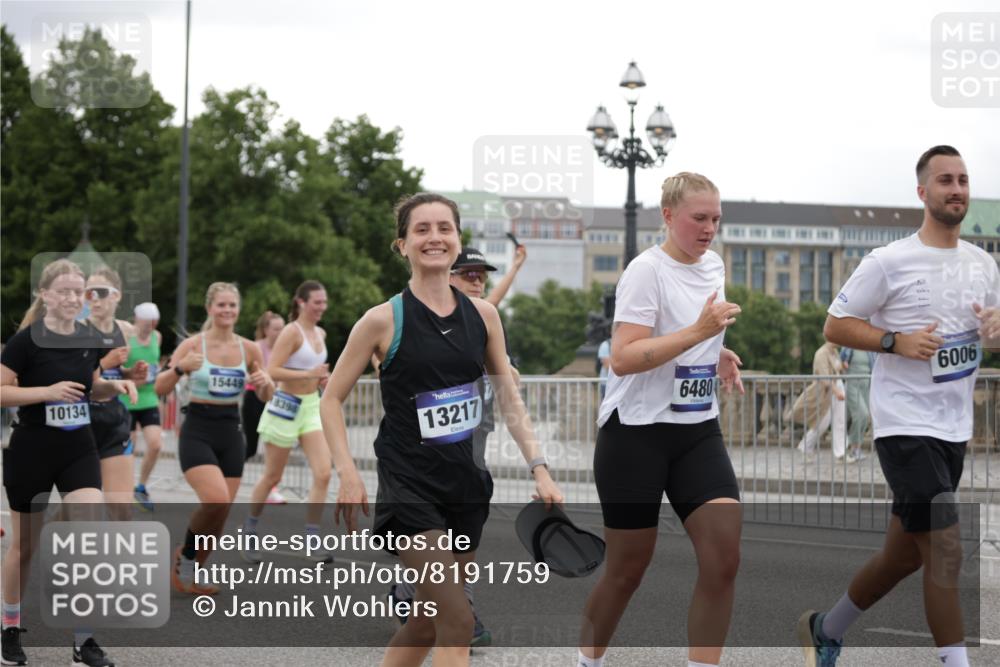 29.06.2025 - hella hamburg halbmarathon Jannik Wohlers http://msf.ph/oto/8191759 29.06.2025 11:13:16 Lombardsbrücke 2093, 2847, 3317, 3561, 4071, 4098, 4780, 4987, 5591, 5592, 6006, 6480, 6505, 6730, 8179, 8396, 8630, 8736, 8737, 8951, 8961, 10134, 10137, 10909, 11096, 11215, 11964, 12455, 12804, 12805, 12863, 13217, 13325, 13337, 13696, 13763, 14190, 14220, 14254, 14444, 14768, 14781, 14817, 14984, 15449, 15485, 15522, 16207, 16694, 18398, 18783 meine-sportfotos.de