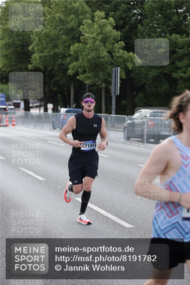 29.06.2025 - hella hamburg halbmarathon Jannik Wohlers http://msf.ph/oto/8191782 29.06.2025 09:45:15 Lombardsbrücke 57, 1686, 1707, 2689, 4129, 4679, 4698, 4749, 5550, 6358, 7389, 7965, 8190, 9571, 9634, 10017, 10876, 11120, 12308, 12691, 12988, 13066, 13618, 14028, 14395, 14466, 14622, 14784, 15826, 15887, 16712, 16724, 16755, 17151, 17191, 17197, 17802, 18099, 18177 meine-sportfotos.de