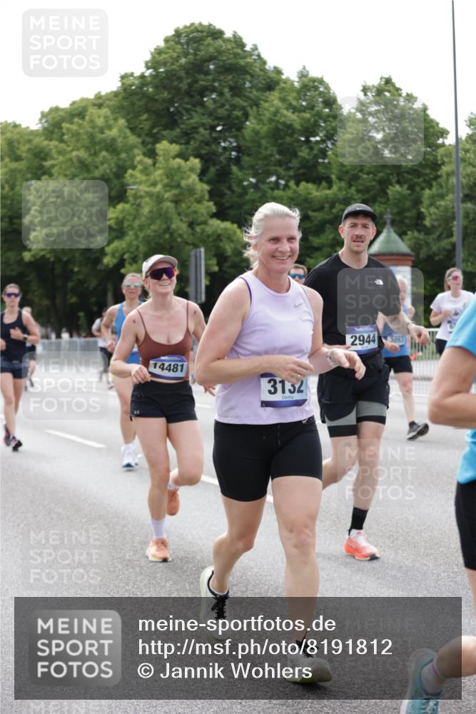 29.06.2025 - hella hamburg halbmarathon Jannik Wohlers http://msf.ph/oto/8191812 29.06.2025 10:24:16 Lombardsbrücke 1352, 1395, 2108, 2280, 2944, 3053, 3099, 3113, 3132, 3421, 4111, 4221, 4444, 5138, 5829, 5830, 6261, 6570, 10907, 11651, 11816, 11817, 12070, 12303, 13111, 13113, 13638, 14898, 15124, 15796, 15975, 17535, 18105, 19080 meine-sportfotos.de