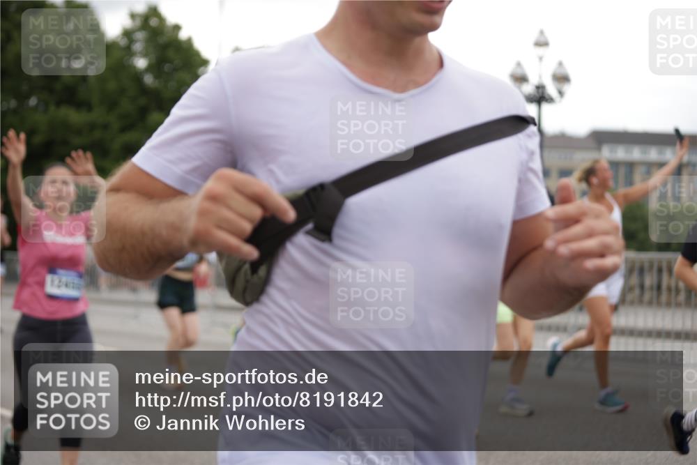 29.06.2025 - hella hamburg halbmarathon Jannik Wohlers http://msf.ph/oto/8191842 29.06.2025 11:13:17 Lombardsbrücke 1077, 2093, 2847, 3317, 4071, 4098, 4780, 4987, 5591, 5592, 6006, 6480, 6505, 6730, 8179, 8396, 8630, 8736, 8737, 8951, 8961, 10134, 10137, 10909, 11096, 11215, 11964, 12455, 12804, 12805, 12863, 13217, 13325, 13337, 13696, 13763, 14190, 14220, 14254, 14444, 14781, 14817, 14984, 15449, 15485, 15522, 16207, 16694, 18398, 18783 meine-sportfotos.de