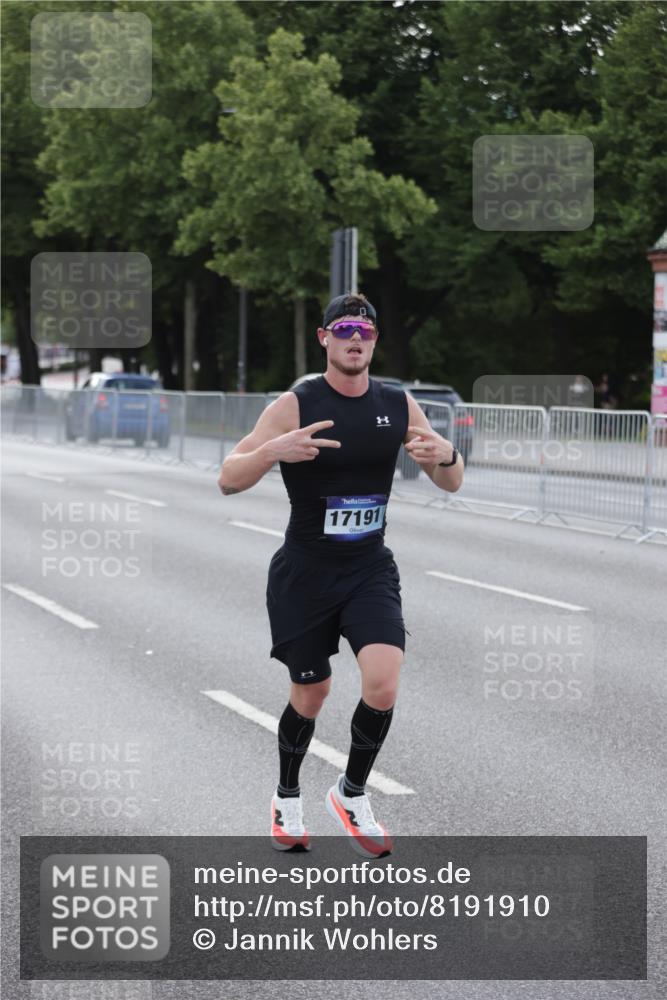 29.06.2025 - hella hamburg halbmarathon Jannik Wohlers http://msf.ph/oto/8191910 29.06.2025 09:45:16 Lombardsbrücke 1686, 1707, 2689, 4129, 4679, 4698, 4749, 5187, 5550, 6358, 7389, 7965, 8190, 10017, 10876, 11120, 12232, 12308, 12691, 12988, 13066, 13618, 14395, 14466, 14549, 14622, 14784, 15826, 15887, 16712, 16724, 16755, 17151, 17191, 17197, 17802, 18099, 18177 meine-sportfotos.de