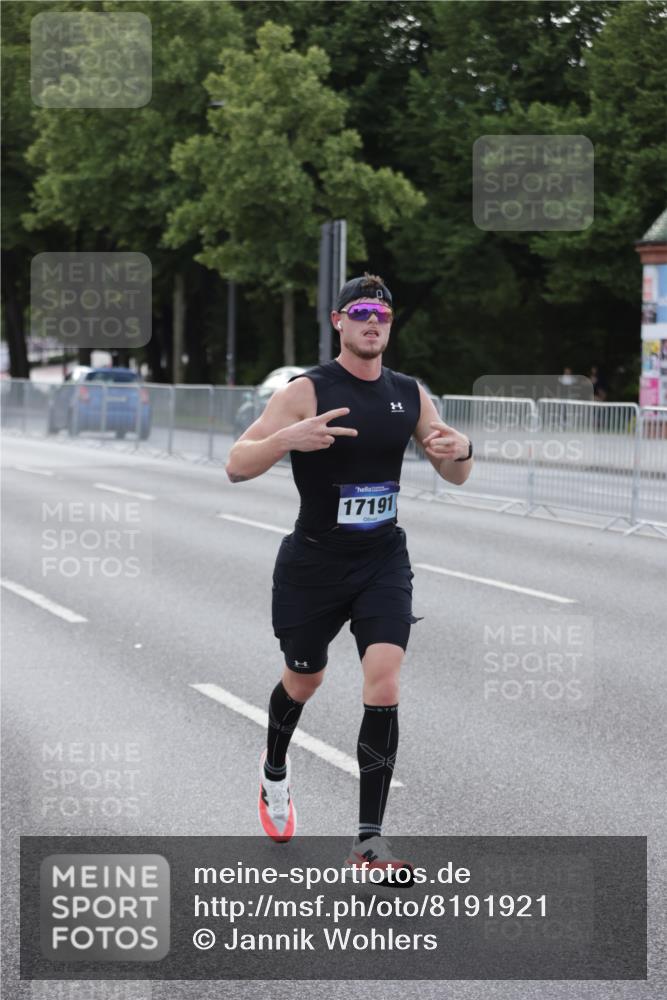 29.06.2025 - hella hamburg halbmarathon Jannik Wohlers http://msf.ph/oto/8191921 29.06.2025 09:45:16 Lombardsbrücke 1686, 1707, 2689, 4129, 4679, 4698, 4749, 5187, 5550, 6358, 7389, 7965, 8190, 10017, 10876, 11120, 12232, 12308, 12691, 12988, 13066, 13618, 14395, 14466, 14549, 14622, 14784, 15826, 15887, 16712, 16724, 16755, 17151, 17191, 17197, 17802, 18099, 18177 meine-sportfotos.de