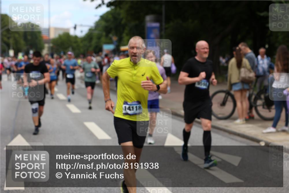 29.06.2025 - hella hamburg halbmarathon Yannick Fuchs http://msf.ph/oto/8191938 29.06.2025 11:22:01 20KM 1836, 2294, 2831, 2832, 2919, 3424, 3560, 3707, 3728, 3731, 3778, 3822, 4164, 4289, 4807, 4924, 5546, 5625, 5793, 6048, 6049, 6307, 6578, 6620, 6625, 6724, 6820, 7295, 8083, 8303, 8538, 8738, 9078, 9108, 9598, 9603, 10435, 10907, 11859, 12216, 12319, 12460, 12461, 12663, 12710, 13316, 13418, 13724, 14118, 14347, 14770, 15878, 16251, 17199, 17495, 17513, 17944, 18371, 18742 meine-sportfotos.de