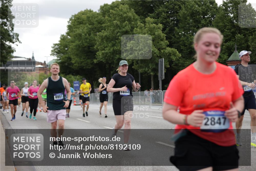 29.06.2025 - hella hamburg halbmarathon Jannik Wohlers http://msf.ph/oto/8192109 29.06.2025 11:13:21 Lombardsbrücke 1077, 1238, 1277, 1280, 2093, 2551, 2847, 4071, 4098, 4780, 4987, 5591, 5592, 6006, 6480, 6505, 6730, 8179, 8736, 8737, 8951, 8961, 9148, 10134, 10137, 11096, 11215, 12455, 12804, 12805, 13217, 13325, 13337, 13696, 13763, 14190, 14220, 14254, 14444, 14817, 15449, 15485, 15522, 16207, 16694, 18398, 18783, 19077 meine-sportfotos.de
