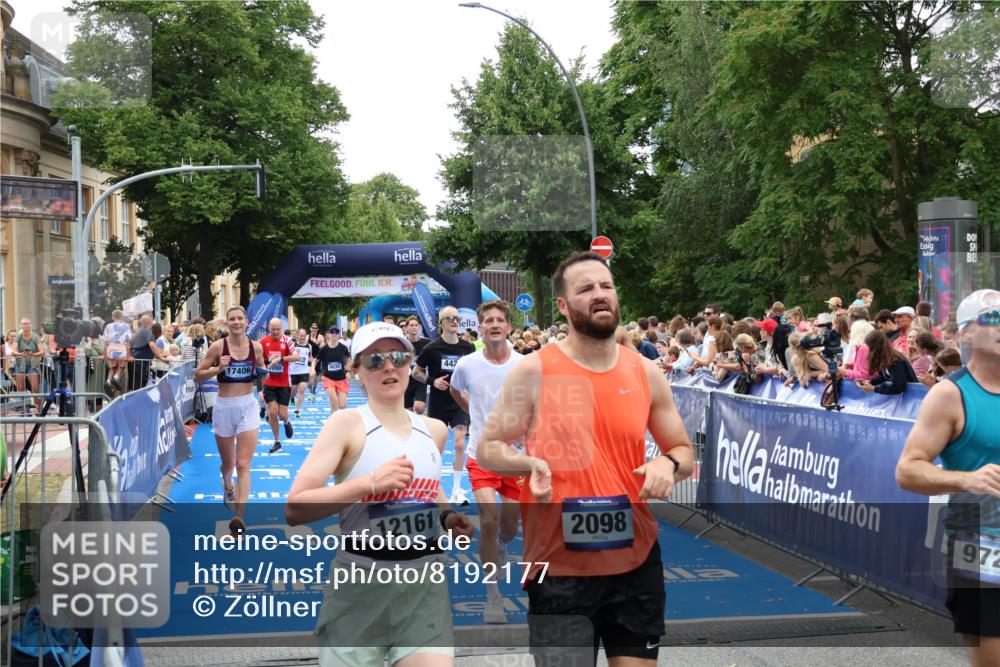 29.06.2025 - hella hamburg halbmarathon Zöllner http://msf.ph/oto/8192177 29.06.2025 10:45:00 Ziel 1171, 1424, 1520, 2098, 2890, 4425, 9030, 9720, 12161, 16058, 17381, 17382, 17406, 17544, 18055, 18631 meine-sportfotos.de