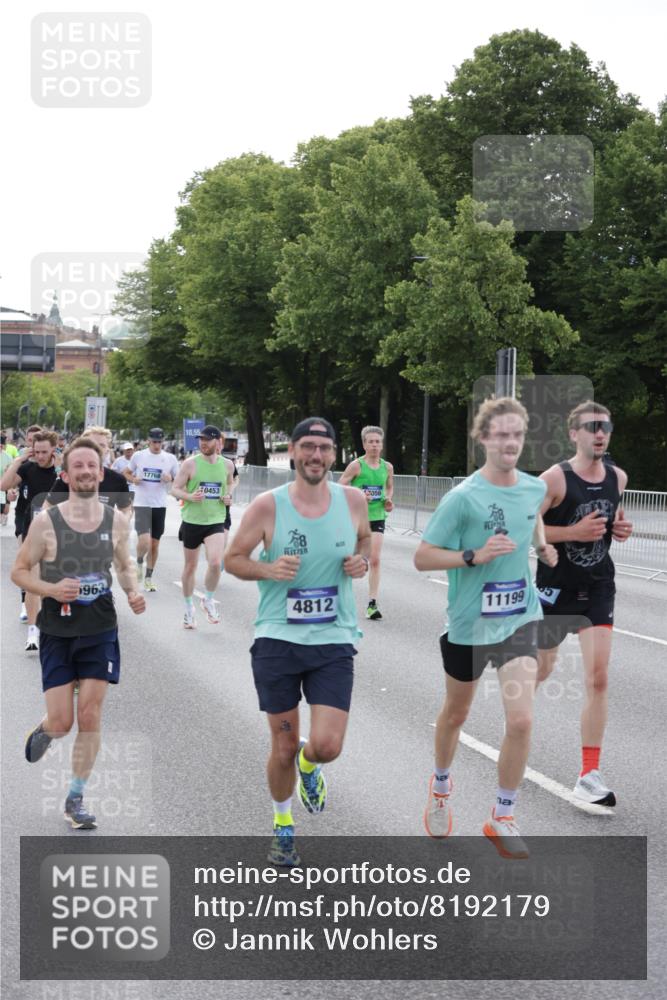 29.06.2025 - hella hamburg halbmarathon Jannik Wohlers http://msf.ph/oto/8192179 29.06.2025 09:45:37 Lombardsbrücke 1080, 1894, 2460, 3809, 4463, 4812, 5187, 6169, 6495, 6878, 7055, 7186, 7880, 8062, 9345, 10270, 10453, 10484, 11199, 12189, 12232, 12681, 13167, 13343, 13686, 13754, 14167, 14548, 14549, 14699, 15054, 15115, 15326, 15507, 15835, 16148, 16507, 16695, 16963, 17056, 17117, 17322, 17691, 17768, 18135, 18854, 19022, 19118 meine-sportfotos.de