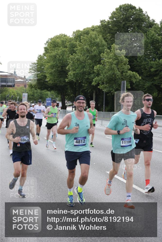 29.06.2025 - hella hamburg halbmarathon Jannik Wohlers http://msf.ph/oto/8192194 29.06.2025 09:45:37 Lombardsbrücke 1080, 1894, 2460, 3809, 4463, 4812, 5187, 6169, 6495, 6878, 7055, 7186, 7880, 8062, 9345, 10270, 10453, 10484, 11199, 12189, 12232, 12681, 13167, 13343, 13686, 13754, 14167, 14548, 14549, 14699, 15054, 15115, 15326, 15507, 15835, 16148, 16507, 16695, 16963, 17056, 17117, 17322, 17691, 17768, 18135, 18854, 19022, 19118 meine-sportfotos.de