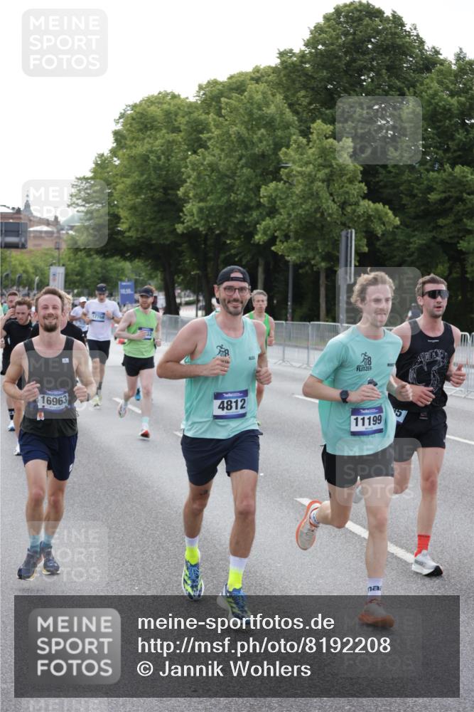 29.06.2025 - hella hamburg halbmarathon Jannik Wohlers http://msf.ph/oto/8192208 29.06.2025 09:45:37 Lombardsbrücke 1080, 1894, 2460, 3809, 4463, 4812, 5187, 6169, 6495, 6878, 7055, 7186, 7880, 8062, 9345, 10270, 10453, 10484, 11199, 12189, 12232, 12681, 13167, 13343, 13686, 13754, 14167, 14548, 14549, 14699, 15054, 15115, 15326, 15507, 15835, 16148, 16507, 16695, 16963, 17056, 17117, 17322, 17691, 17768, 18135, 18854, 19022, 19118 meine-sportfotos.de