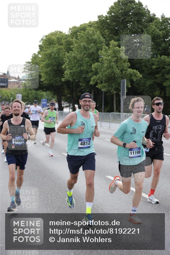 29.06.2025 - hella hamburg halbmarathon Jannik Wohlers http://msf.ph/oto/8192221 29.06.2025 09:45:37 Lombardsbrücke 1080, 1894, 2460, 3809, 4463, 4812, 5187, 6169, 6495, 6878, 7055, 7186, 7880, 8062, 9345, 10270, 10453, 10484, 11199, 12189, 12232, 12681, 13167, 13343, 13686, 13754, 14167, 14548, 14549, 14699, 15054, 15115, 15326, 15507, 15835, 16148, 16507, 16695, 16963, 17056, 17117, 17322, 17691, 17768, 18135, 18854, 19022, 19118 meine-sportfotos.de