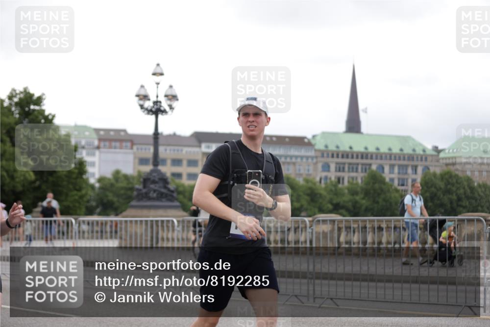 29.06.2025 - hella hamburg halbmarathon Jannik Wohlers http://msf.ph/oto/8192285 29.06.2025 11:13:23 Lombardsbrücke 1077, 1238, 1277, 1280, 2551, 2847, 4071, 4098, 4500, 4780, 4987, 5591, 5592, 6006, 6480, 6730, 6812, 8179, 8736, 8737, 8951, 9148, 9692, 10134, 10137, 11096, 11132, 11215, 12081, 12455, 12805, 13217, 13325, 13337, 13696, 13763, 14190, 14444, 14817, 14997, 15449, 15485, 15522, 16188, 16207, 16694, 18398, 18783, 19077 meine-sportfotos.de