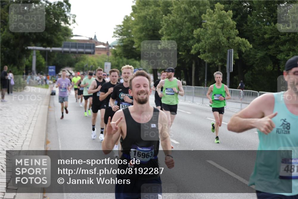 29.06.2025 - hella hamburg halbmarathon Jannik Wohlers http://msf.ph/oto/8192287 29.06.2025 09:45:38 Lombardsbrücke 1080, 1894, 2460, 2525, 3809, 4463, 4812, 6169, 6495, 6878, 7055, 7186, 7880, 8062, 9345, 10270, 10453, 10484, 11199, 12189, 12681, 13167, 13343, 13686, 13754, 14167, 14293, 14548, 14699, 15054, 15115, 15326, 15507, 15835, 16148, 16507, 16695, 16963, 17056, 17117, 17322, 17691, 17768, 18135, 18854, 19022, 19118 meine-sportfotos.de