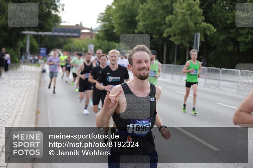 29.06.2025 - hella hamburg halbmarathon Jannik Wohlers http://msf.ph/oto/8192324 29.06.2025 09:45:38 Lombardsbrücke 1080, 1894, 2460, 2525, 3809, 4463, 4812, 6169, 6495, 6878, 7055, 7186, 7880, 8062, 9345, 10270, 10453, 10484, 11199, 12189, 12681, 13167, 13343, 13686, 13754, 14167, 14293, 14548, 14699, 15054, 15115, 15326, 15507, 15835, 16148, 16507, 16695, 16963, 17056, 17117, 17322, 17691, 17768, 18135, 18854, 19022, 19118 meine-sportfotos.de