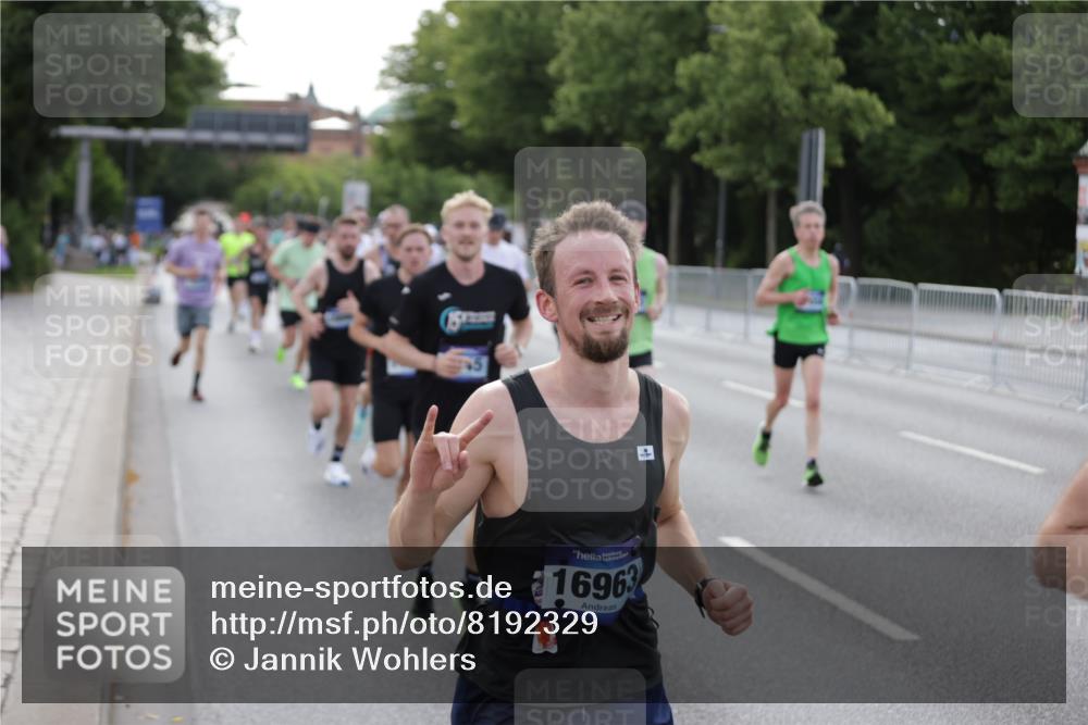29.06.2025 - hella hamburg halbmarathon Jannik Wohlers http://msf.ph/oto/8192329 29.06.2025 09:45:38 Lombardsbrücke 1080, 1894, 2460, 2525, 3809, 4463, 4812, 6169, 6495, 6878, 7055, 7186, 7880, 8062, 9345, 10270, 10453, 10484, 11199, 12189, 12681, 13167, 13343, 13686, 13754, 14167, 14293, 14548, 14699, 15054, 15115, 15326, 15507, 15835, 16148, 16507, 16695, 16963, 17056, 17117, 17322, 17691, 17768, 18135, 18854, 19022, 19118 meine-sportfotos.de
