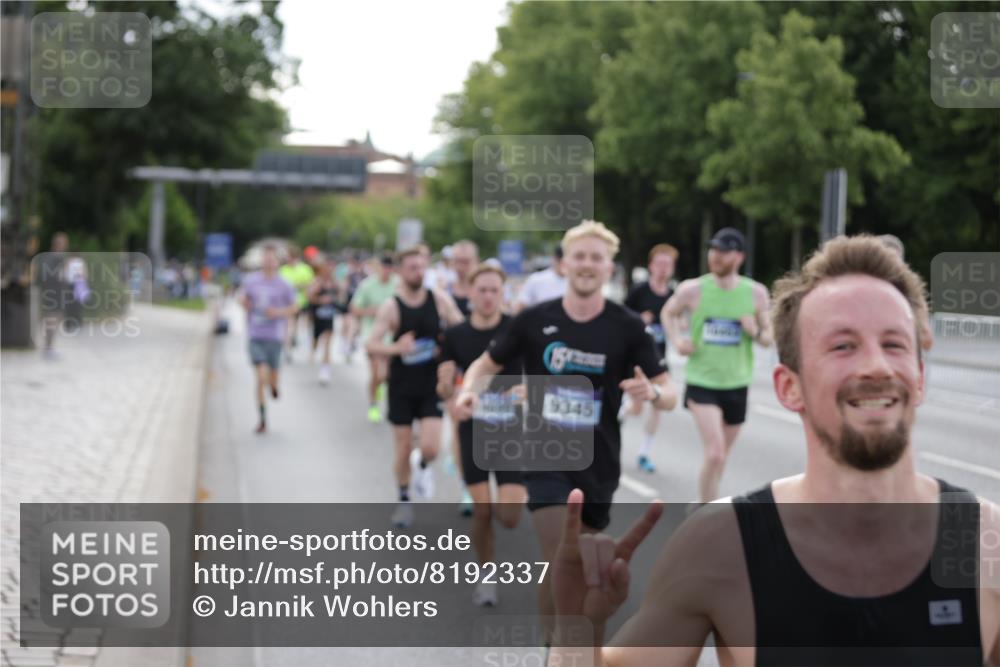 29.06.2025 - hella hamburg halbmarathon Jannik Wohlers http://msf.ph/oto/8192337 29.06.2025 09:45:39 Lombardsbrücke 1080, 1894, 2460, 2525, 3809, 4463, 4812, 6169, 6495, 6878, 7055, 7186, 7880, 8062, 9345, 10270, 10453, 10484, 11199, 11282, 12189, 12681, 13167, 13686, 13754, 14167, 14293, 14548, 14699, 15054, 15115, 15326, 15507, 15689, 15835, 16148, 16507, 16580, 16695, 16963, 17056, 17322, 17691, 17768, 18854, 19022, 19118 meine-sportfotos.de