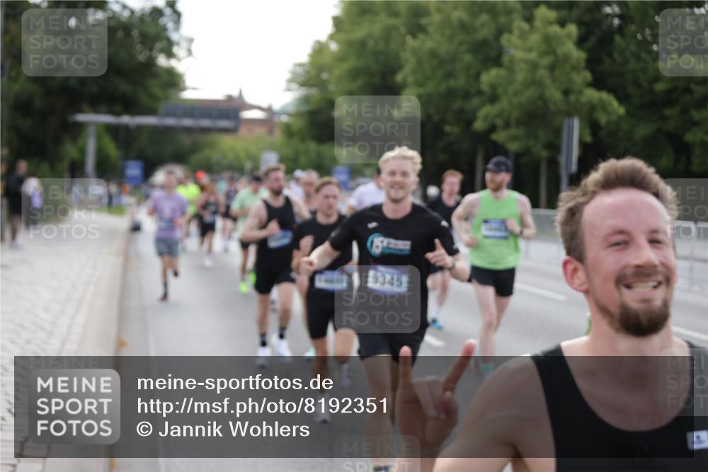 29.06.2025 - hella hamburg halbmarathon Jannik Wohlers http://msf.ph/oto/8192351 29.06.2025 09:45:39 Lombardsbrücke 1080, 1894, 2460, 2525, 3809, 4463, 4812, 6169, 6495, 6878, 7055, 7186, 7880, 8062, 9345, 10270, 10453, 10484, 11199, 11282, 12189, 12681, 13167, 13686, 13754, 14167, 14293, 14548, 14699, 15054, 15115, 15326, 15507, 15689, 15835, 16148, 16507, 16580, 16695, 16963, 17056, 17322, 17691, 17768, 18854, 19022, 19118 meine-sportfotos.de