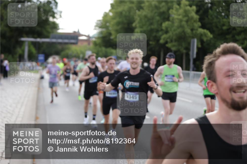 29.06.2025 - hella hamburg halbmarathon Jannik Wohlers http://msf.ph/oto/8192364 29.06.2025 09:45:39 Lombardsbrücke 1080, 1894, 2460, 2525, 3809, 4463, 4812, 6169, 6495, 6878, 7055, 7186, 7880, 8062, 9345, 10270, 10453, 10484, 11199, 11282, 12189, 12681, 13167, 13686, 13754, 14167, 14293, 14548, 14699, 15054, 15115, 15326, 15507, 15689, 15835, 16148, 16507, 16580, 16695, 16963, 17056, 17322, 17691, 17768, 18854, 19022, 19118 meine-sportfotos.de