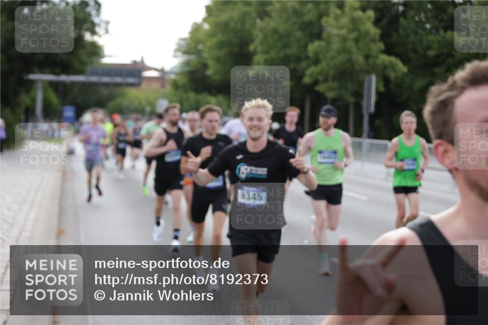 29.06.2025 - hella hamburg halbmarathon Jannik Wohlers http://msf.ph/oto/8192373 29.06.2025 09:45:39 Lombardsbrücke 1080, 1894, 2460, 2525, 3809, 4463, 4812, 6169, 6495, 6878, 7055, 7186, 7880, 8062, 9345, 10270, 10453, 10484, 11199, 11282, 12189, 12681, 13167, 13686, 13754, 14167, 14293, 14548, 14699, 15054, 15115, 15326, 15507, 15689, 15835, 16148, 16507, 16580, 16695, 16963, 17056, 17322, 17691, 17768, 18854, 19022, 19118 meine-sportfotos.de