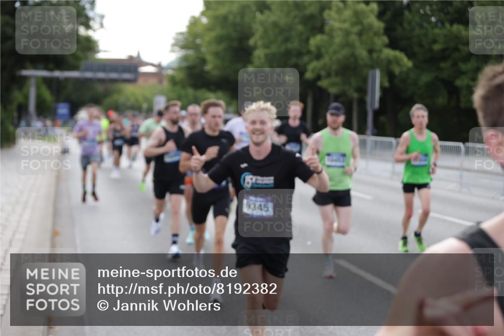 29.06.2025 - hella hamburg halbmarathon Jannik Wohlers http://msf.ph/oto/8192382 29.06.2025 09:45:39 Lombardsbrücke 1080, 1894, 2460, 2525, 3809, 4463, 4812, 6169, 6495, 6878, 7055, 7186, 7880, 8062, 9345, 10270, 10453, 10484, 11199, 11282, 12189, 12681, 13167, 13686, 13754, 14167, 14293, 14548, 14699, 15054, 15115, 15326, 15507, 15689, 15835, 16148, 16507, 16580, 16695, 16963, 17056, 17322, 17691, 17768, 18854, 19022, 19118 meine-sportfotos.de