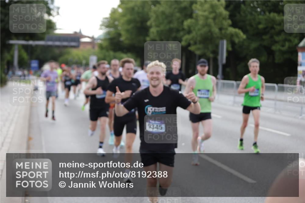 29.06.2025 - hella hamburg halbmarathon Jannik Wohlers http://msf.ph/oto/8192388 29.06.2025 09:45:39 Lombardsbrücke 1080, 1894, 2460, 2525, 3809, 4463, 4812, 6169, 6495, 6878, 7055, 7186, 7880, 8062, 9345, 10270, 10453, 10484, 11199, 11282, 12189, 12681, 13167, 13686, 13754, 14167, 14293, 14548, 14699, 15054, 15115, 15326, 15507, 15689, 15835, 16148, 16507, 16580, 16695, 16963, 17056, 17322, 17691, 17768, 18854, 19022, 19118 meine-sportfotos.de