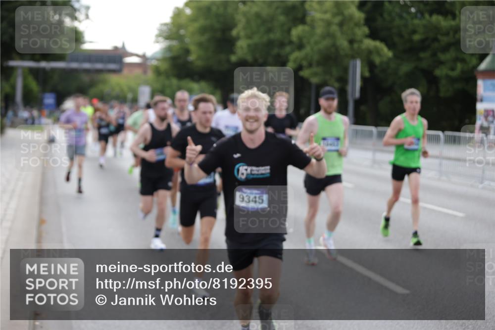 29.06.2025 - hella hamburg halbmarathon Jannik Wohlers http://msf.ph/oto/8192395 29.06.2025 09:45:39 Lombardsbrücke 1080, 1894, 2460, 2525, 3809, 4463, 4812, 6169, 6495, 6878, 7055, 7186, 7880, 8062, 9345, 10270, 10453, 10484, 11199, 11282, 12189, 12681, 13167, 13686, 13754, 14167, 14293, 14548, 14699, 15054, 15115, 15326, 15507, 15689, 15835, 16148, 16507, 16580, 16695, 16963, 17056, 17322, 17691, 17768, 18854, 19022, 19118 meine-sportfotos.de