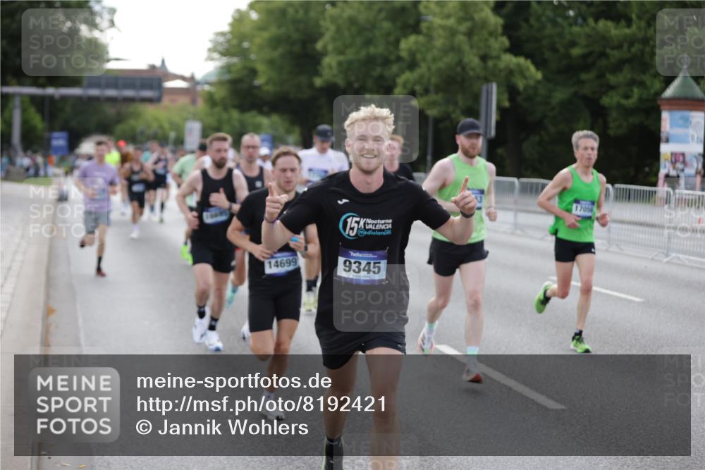 29.06.2025 - hella hamburg halbmarathon Jannik Wohlers http://msf.ph/oto/8192421 29.06.2025 09:45:39 Lombardsbrücke 1080, 1894, 2460, 2525, 3809, 4463, 4812, 6169, 6495, 6878, 7055, 7186, 7880, 8062, 9345, 10270, 10453, 10484, 11199, 11282, 12189, 12681, 13167, 13686, 13754, 14167, 14293, 14548, 14699, 15054, 15115, 15326, 15507, 15689, 15835, 16148, 16507, 16580, 16695, 16963, 17056, 17322, 17691, 17768, 18854, 19022, 19118 meine-sportfotos.de