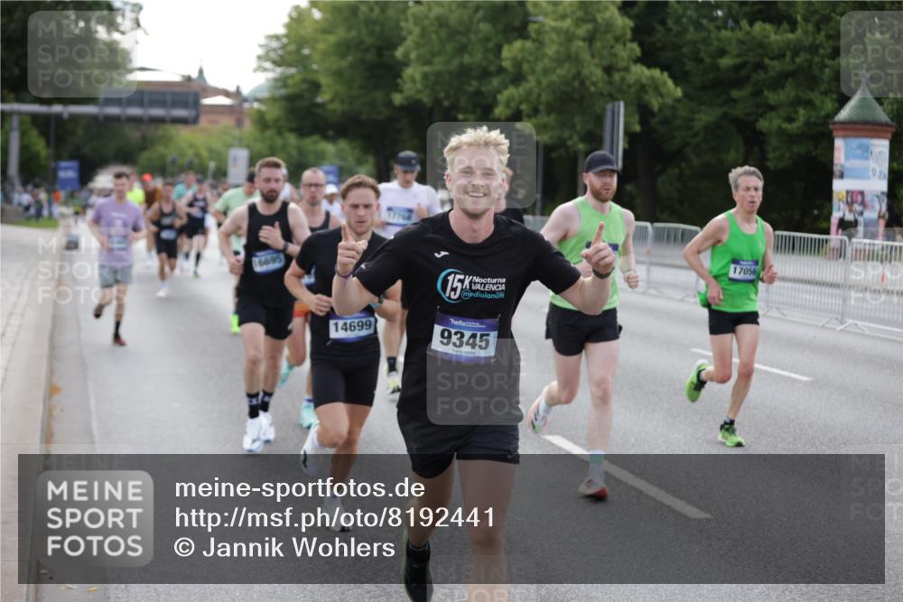 29.06.2025 - hella hamburg halbmarathon Jannik Wohlers http://msf.ph/oto/8192441 29.06.2025 09:45:39 Lombardsbrücke 1080, 1894, 2460, 2525, 3809, 4463, 4812, 6169, 6495, 6878, 7055, 7186, 7880, 8062, 9345, 10270, 10453, 10484, 11199, 11282, 12189, 12681, 13167, 13686, 13754, 14167, 14293, 14548, 14699, 15054, 15115, 15326, 15507, 15689, 15835, 16148, 16507, 16580, 16695, 16963, 17056, 17322, 17691, 17768, 18854, 19022, 19118 meine-sportfotos.de