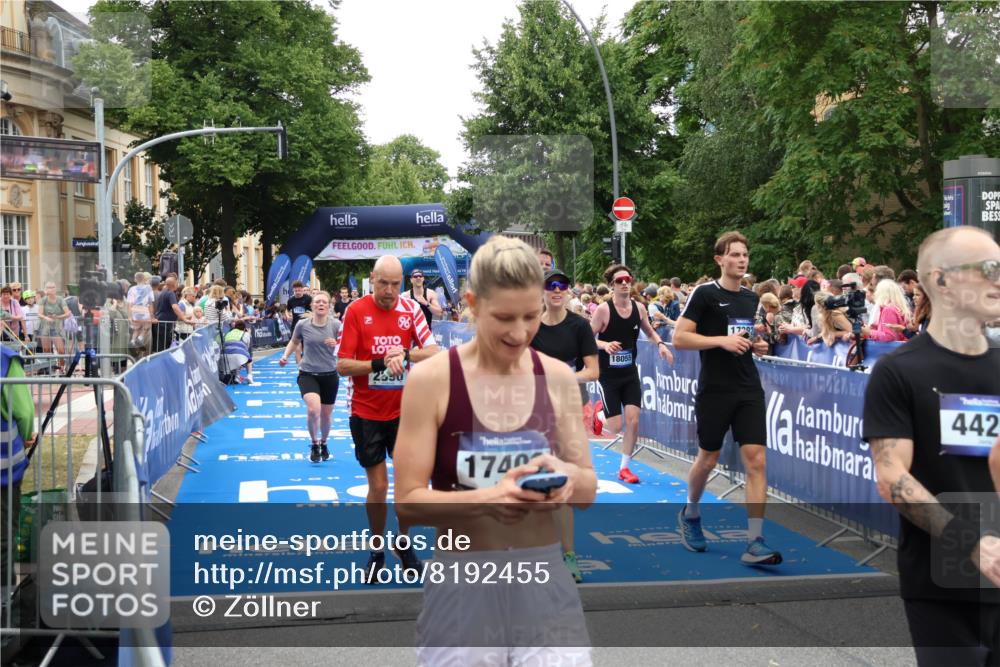29.06.2025 - hella hamburg halbmarathon Zöllner http://msf.ph/oto/8192455 29.06.2025 10:45:03 Ziel 1171, 1424, 1520, 2890, 6266, 7709, 7843, 9030, 10741, 11688, 15334, 16058, 17381, 17382, 17544, 18055 meine-sportfotos.de