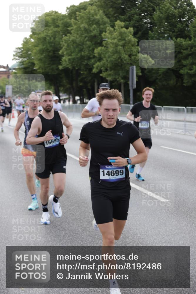 29.06.2025 - hella hamburg halbmarathon Jannik Wohlers http://msf.ph/oto/8192486 29.06.2025 09:45:40 Lombardsbrücke 1080, 1894, 2460, 2525, 3809, 4463, 4812, 5042, 6169, 6495, 7055, 7186, 7880, 8062, 9345, 10453, 11199, 11282, 11833, 12189, 12681, 13167, 13754, 14167, 14293, 14548, 14699, 15054, 15115, 15326, 15507, 15689, 15835, 16148, 16507, 16580, 16695, 16963, 17056, 17322, 17691, 17768, 18854, 19022, 19118 meine-sportfotos.de