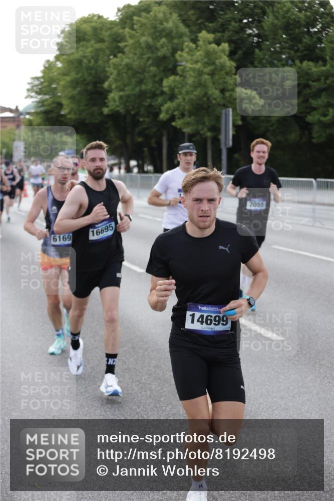 29.06.2025 - hella hamburg halbmarathon Jannik Wohlers http://msf.ph/oto/8192498 29.06.2025 09:45:40 Lombardsbrücke 1080, 1894, 2460, 2525, 3809, 4463, 4812, 5042, 6169, 6495, 7055, 7186, 7880, 8062, 9345, 10453, 11199, 11282, 11833, 12189, 12681, 13167, 13754, 14167, 14293, 14548, 14699, 15054, 15115, 15326, 15507, 15689, 15835, 16148, 16507, 16580, 16695, 16963, 17056, 17322, 17691, 17768, 18854, 19022, 19118 meine-sportfotos.de